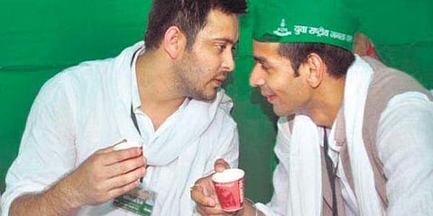 Tejashwi Yadav (L) and Tej Pratap Yadav (R) (File Photo)