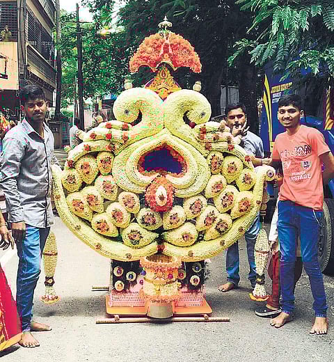 A competition for the best aarti  is held every year during Oora Habba