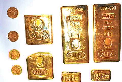 The gold worth over C1 crore attempted to be smuggled with the assistance of a ground handling staffer at the airport on Friday| Express