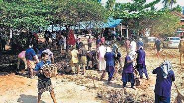 Kudumbashree members actively involved in the pre-monsoon cleaning drive