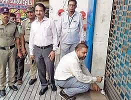 Kidney racket: Officials seal Vizag hospital