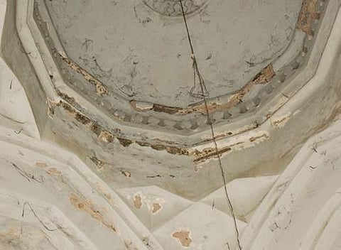 Parts of ceiling domes peel off in the namaz area of Mecca Masjid; the structural crack