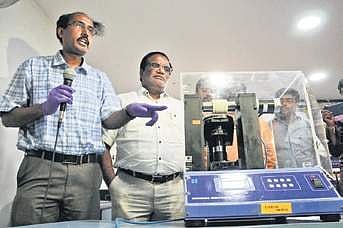 Professor Surajit Dhara demonstrates the working of the rubbing machine | S Senbagapandiyan