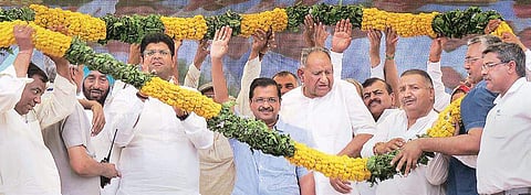 Delhi CM and AAP convernor Arvind Kejriwal at an election rally in support of Jannayak Janata Party candidate Dushyant Chautala in Hisar on Tuesday | PTI