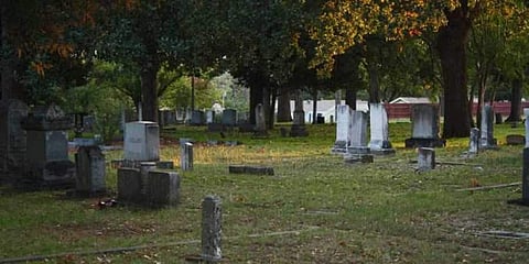 Image of graveyard used for representational purposes only.