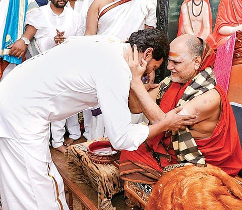 Visakha Sri Sarada Peetham pontiff Swaroopanandendra Saraswati called upon devotees to attend the programme, being organised to announce his successor.