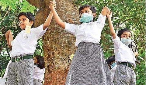 Students of schools of Sanjaynagar participating in the awareness campaign 