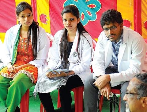 Doctors during a protest organised at Indian Medical Association in Bengaluru on Monday | Pushkar V