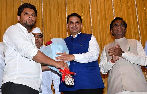 Maharashtra CM Devendra Fadnavis with Sujay Vikhe-Patil. (Photo | Twitter/@Dev_Fadnavis)