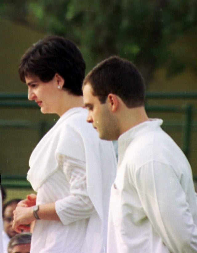 Priyanka Gandhi and Rahul Gandhi at the Rajiv Gandhi Samadhi 'Veer Bhoomi' in New Delhi' on the occasion of late Prime Minister's 58th Birth Anniversary. (EPS | Anil Sharma)