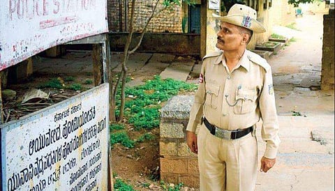 Policeman at the outpost in Victoria Hospital | Pandarinath B