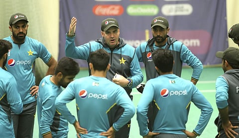 Pakistan's coach Mickey Arthur, center, speaks to players | AP