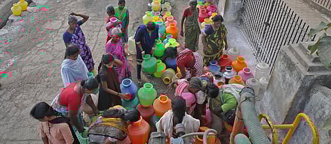 People collecting water from tanker lorry. (Photo | Sunish P Surendran, EPS)