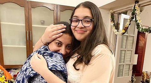 Smriti Irani with her daughter Zoish Irani (Photo| Instagram/smritiirani)