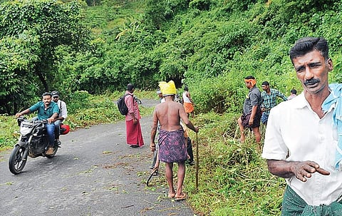 Residents engaged in clearing the bushes that have grown wild on the Kanjar-Pullikkanam Road | SHIYAMI