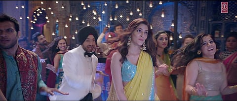 Diljit Dosanjh and Kriti Sanon in Main Deewana Tera son from Arjun Patiala. (Screengrab)