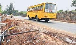 The service road near Kundannur bypass   Arun Angela