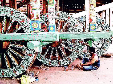 An artist painting a chariot ahead of Rath Yatra in Puri. (File Photo | EPS)