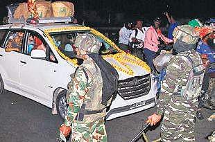 The first batch of pilgrims leave for Amarnath from Jammu Sunday.  (Photo | PTI)