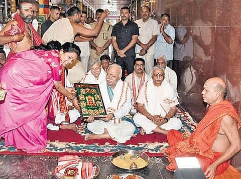 RSS chief Mohan Bhagwat visits Goddess Kanaka Durga temple in Vijayawada. (Photo | EPS)