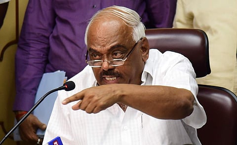 Assembly Speaker Ramesh Kumar Address Media at Vidhana Soudha in Bengaluru on Thursday. | (Vinod Kumar T | EPS)