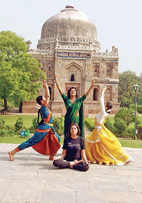 Kathak exponent Shovana Narayan with her disciples, and  Anita Dua (seated)