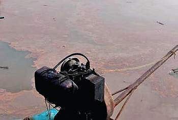 Oily effluents spotted once again on Kosasthalaiyar river