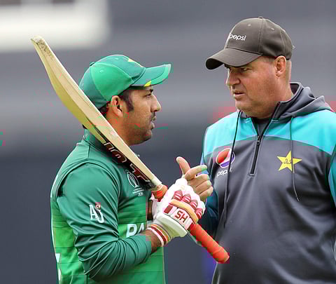 Pakistan coach Mickey Arthur with his captain Sarfaraz Ahmed (Photo| AP)