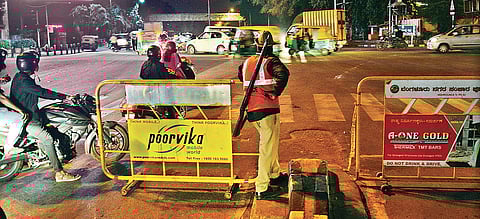 Police conducting checks of vehicles at Anil Kumble Circle in Bengaluru, on Wednesday (Photo | Shriram BN, EPS)