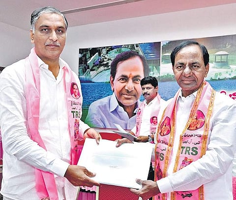 TRS chief K Chandrasekhar Rao with MLA T Harish Rao during a meeting with party members at TRS Bhavan in Hyderabad. (Photo | EPS)