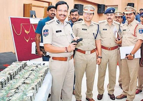 Hyderabad Police nab inter-State highway robbery gang, recover toy gun and Rs 3.2 cr goods
