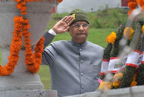 President Ramnath Kovind pays his tributes to martyrs at Chinar Corps (15 Corps) War Memorial in Srinagar (Photo | Twitter/ @rashtrapatibhvn)