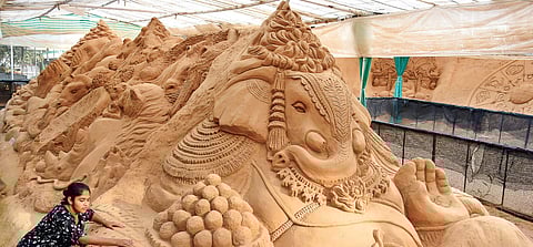 Grain by grain, amazing sand creations