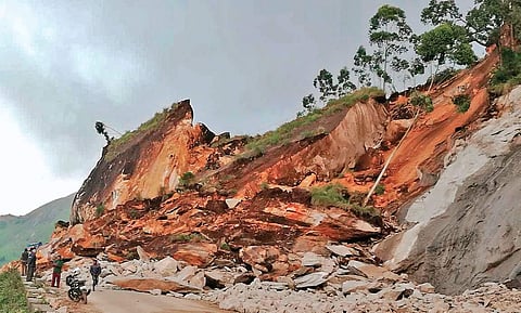 The traffic on the Kochi-Dhanushkodi NH at the Lock Heart Gap area near Devikulam was closed after giant boulders  rolled down a hill (Photo |EPS)