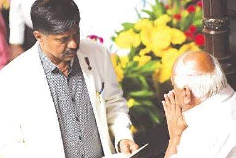 Speaker Ramesh Kumar hands over his resignation to Dy Speaker Krishna Reddy