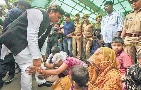 Samajwadi Party chief Akhilesh Yadav meets the family members of the Unnao rape survivor, who were staging a dharna outside King George’s Medical College trauma centre, in Lucknow on Tuesday | Pti