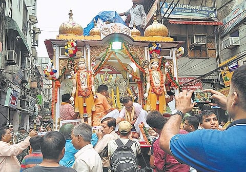 The Jagannath Rath Yatra procession in Lal Kuan on Thursday. ( Photo | Ghazala Ahmad)