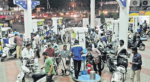Heavy rush witnessed at a petrol bunk after announcement of oil price hike in Vijayawada on Friday | Prasant Madugula