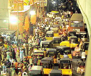 Vehicle congestion and traffic chaos at T Nagar