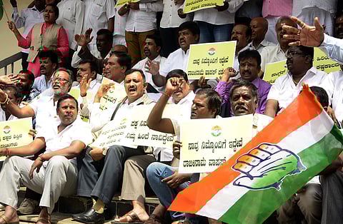 Workers of Karnataka Congress protest outside party headquarters against mass resignation of coalition MLAs. | Express Photo Services