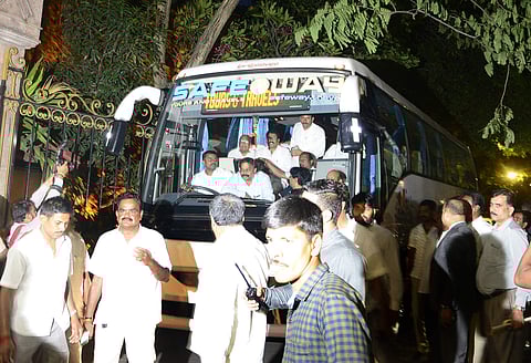 JDS State President HK Kumaraswamy and MLC Saravana leading more than 30 MLAs and MLCs who left to a private resort in Devanahalli on Monday Evening in Bengaluru. | (Shriram BN | EPS)