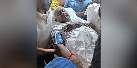 Saravana Bhavan hotel chain founder P Rajagopal arrives at a sessions court in Tamil Nadu, wearing an oxygen mask on 9 July 2019. (Photo | EPS)