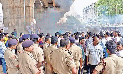 Locals block NH 16 protesting against series of loots in Bhubaneswar on Wednesday (Photo| EPS,IRFANA)
