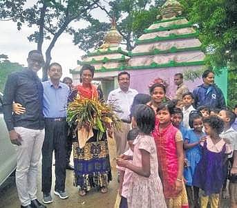 Ambassador of Republic of Burundi to India Stella Budiriganya being accorded a warm reception at Bhagabanpur village on Monday | Express
