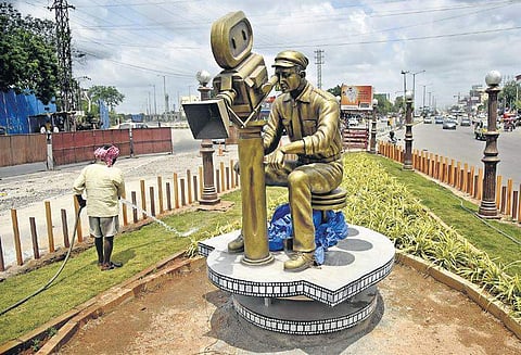 Chintalkunta junction beautification work on NH Vijayawada Road in LB Nagar in Hyderabad on Monday | Vinay Madapu
