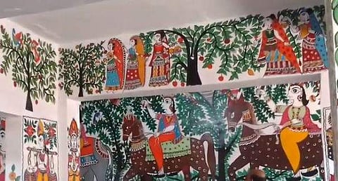 Paintings at the Madhubani railway station. (Youtube screengrab)
