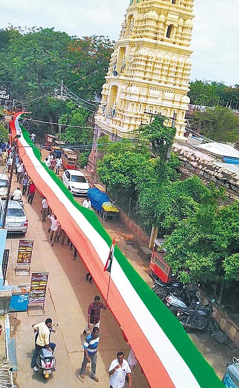 Holding a 365-ft national flag, students taking out a rally at Mangalagiri in Guntur district on Thursday on the occasion of Independence Day (Photo |EPS)