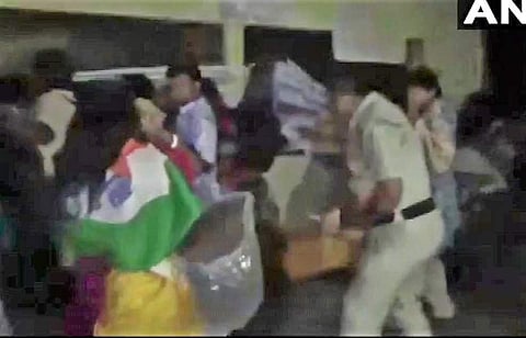 Police baton charge on para-teachers from different districts who are on a hunger strike, near Kalyani bus terminus and Kalyani rail station in Nadia district (Photo | ANI)