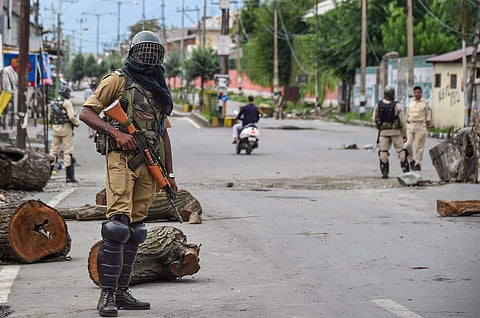 Security personnel stand guard at a check-point during curfew like restrictions on the 13th consecutive day following the abrogation of the provisions Article 370 in Jammu and Kashmir in Srinagar Saturday August 17 2019. (Photo | PTI)