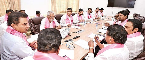 TRS working president KT Rama Rao with party leaders and MLAs from Hyderabad (Photo |EPS)